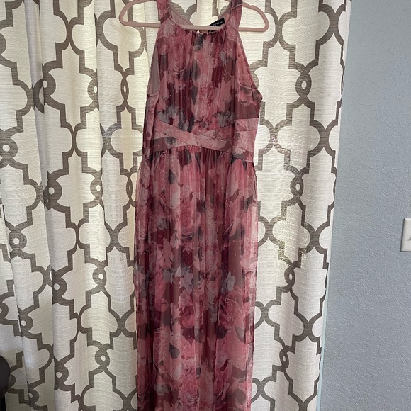 Dresses & Skirts - Pink maxi dress